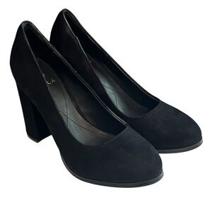 Isola Hayley Black Suede Pumps. Size 8